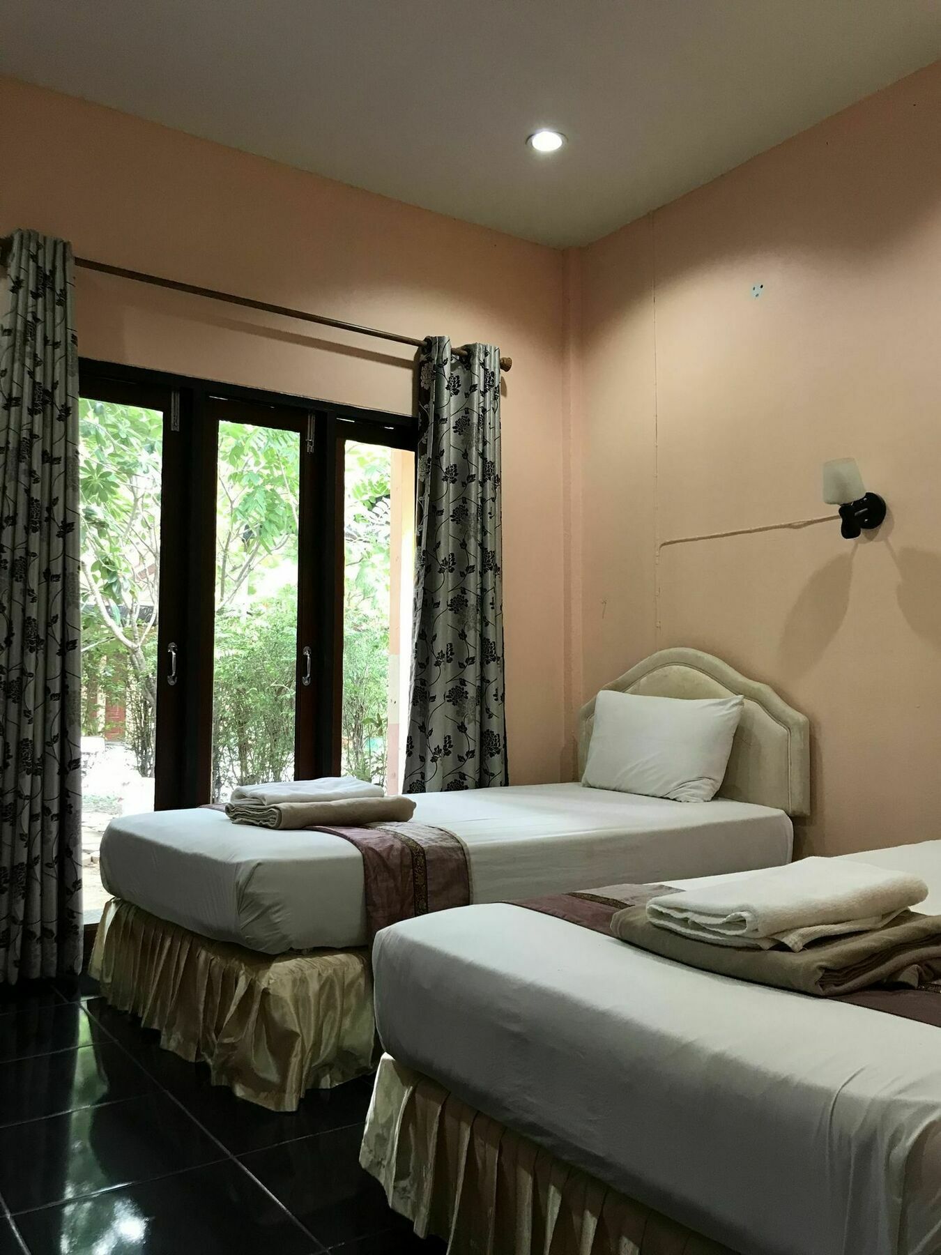 Green Leaf Resort Szurin Kültér fotó